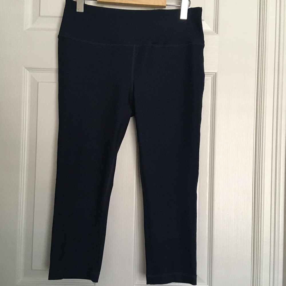 Athletic Works Fitted Cropped Leggings Size L